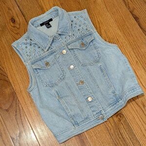 Forever 21 Size Medium Light Denim Jeans Studded Spike Vest #U3
